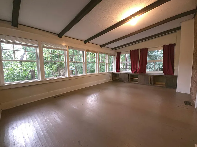 740 University Ave — Photo 27