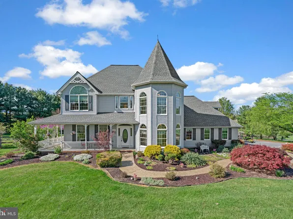 6200 De Anna Dr, Sykesville, MD 21784