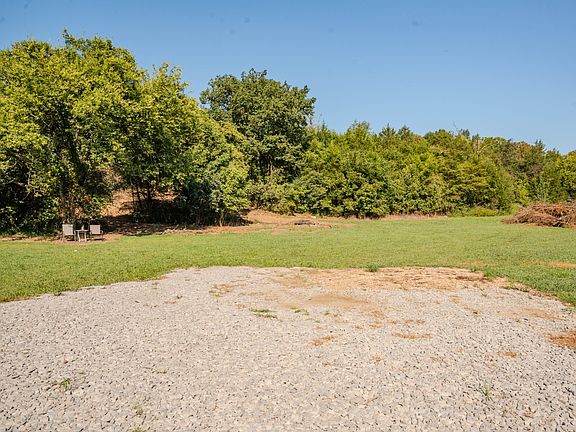 4th image of 3644 Diana Rd