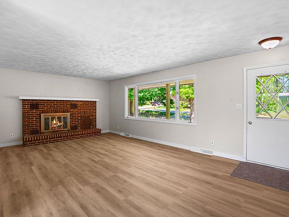 4th image of 886 Knollwood Ln