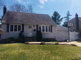 3 Kensington Ave, Massapequa, NY 11758