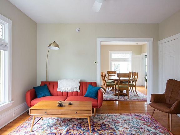 3rd image of 902 22nd St W #1