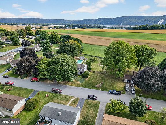 4th image of 33 Vista Dr