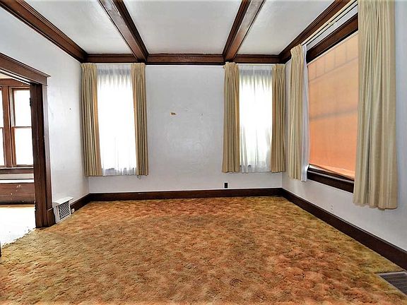 4th image of 853 Lincoln Ave