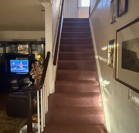 3rd image of 2745 Vauxhall Rd