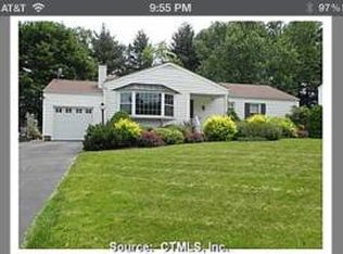 15 Sky View Dr, West Hartford, CT 06117