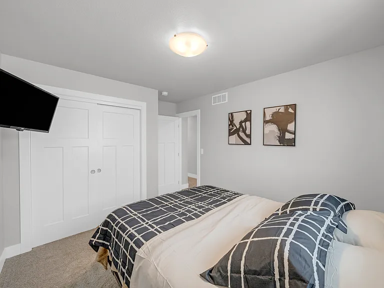690 SE Drumlin Dr — Photo 18
