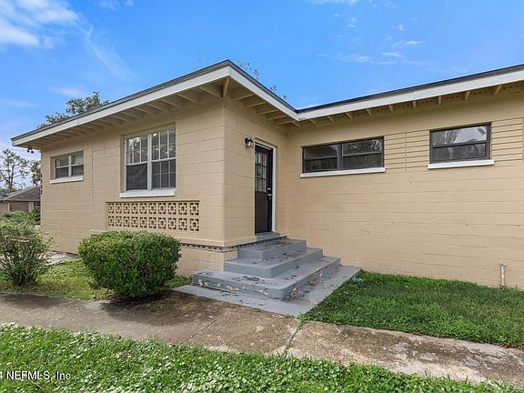 4th image of 6608 GILLISLEE Drive W
