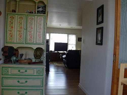 2nd image of 112 Oxford Sq