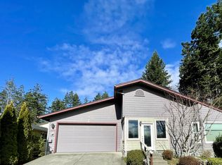 1357 Glenwood Dr, Brookings, OR