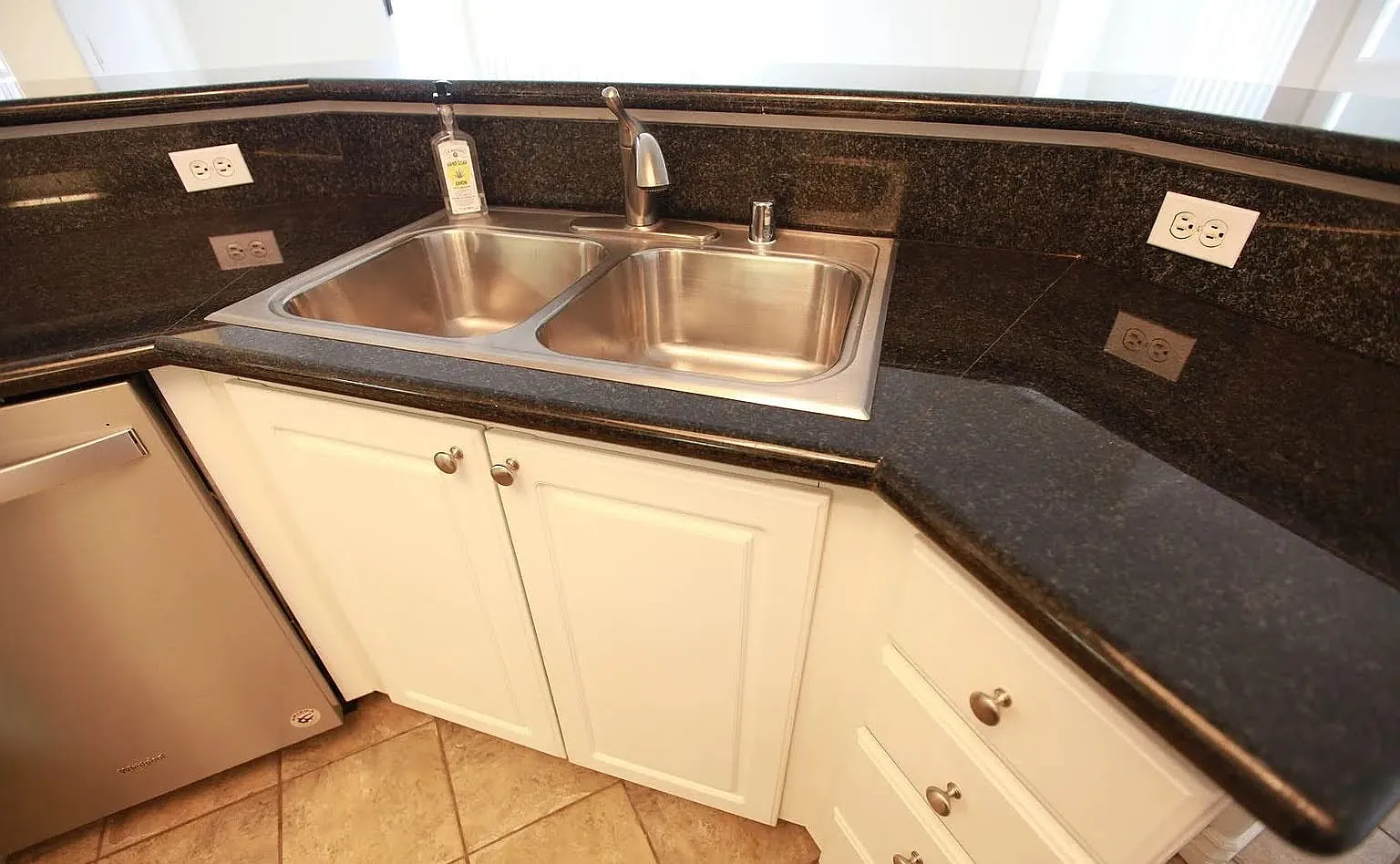 2 bed, 850 sqft, $3,450 — Photo 4
