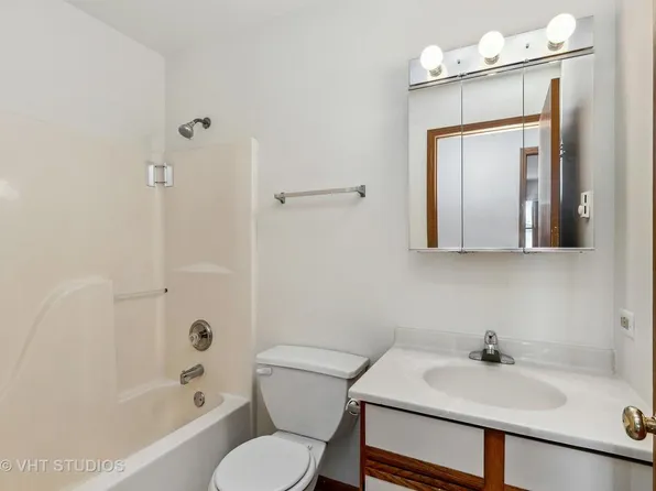 1332 Cunat Ct APT 3D, Lake In The Hills, IL 60156