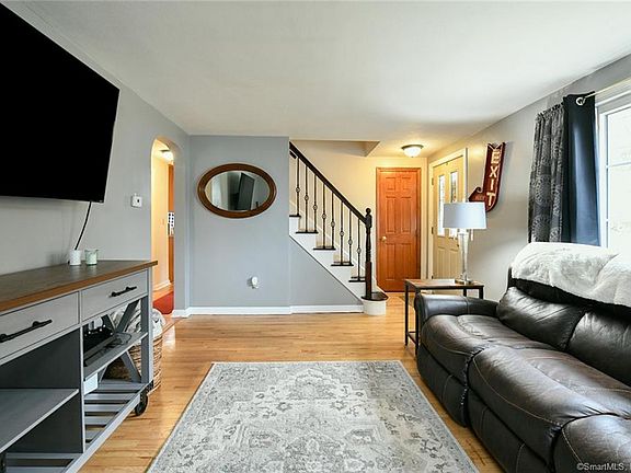 5th image of 47 Harvest Ln