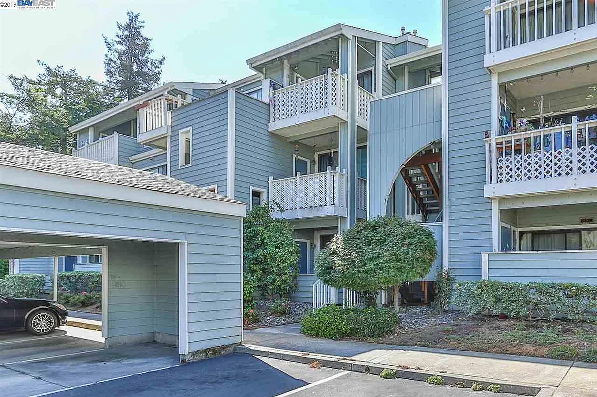 Building Photo - 3416 Deerwood Ter #112
