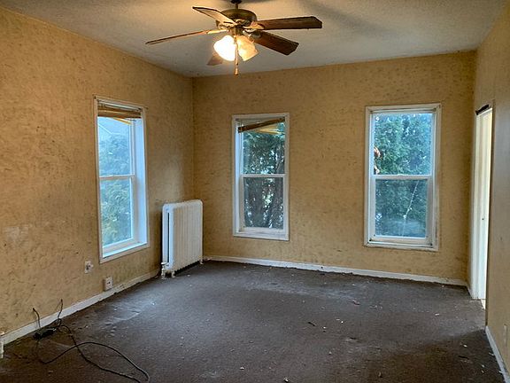 5th image of 540 Rosewood Ave