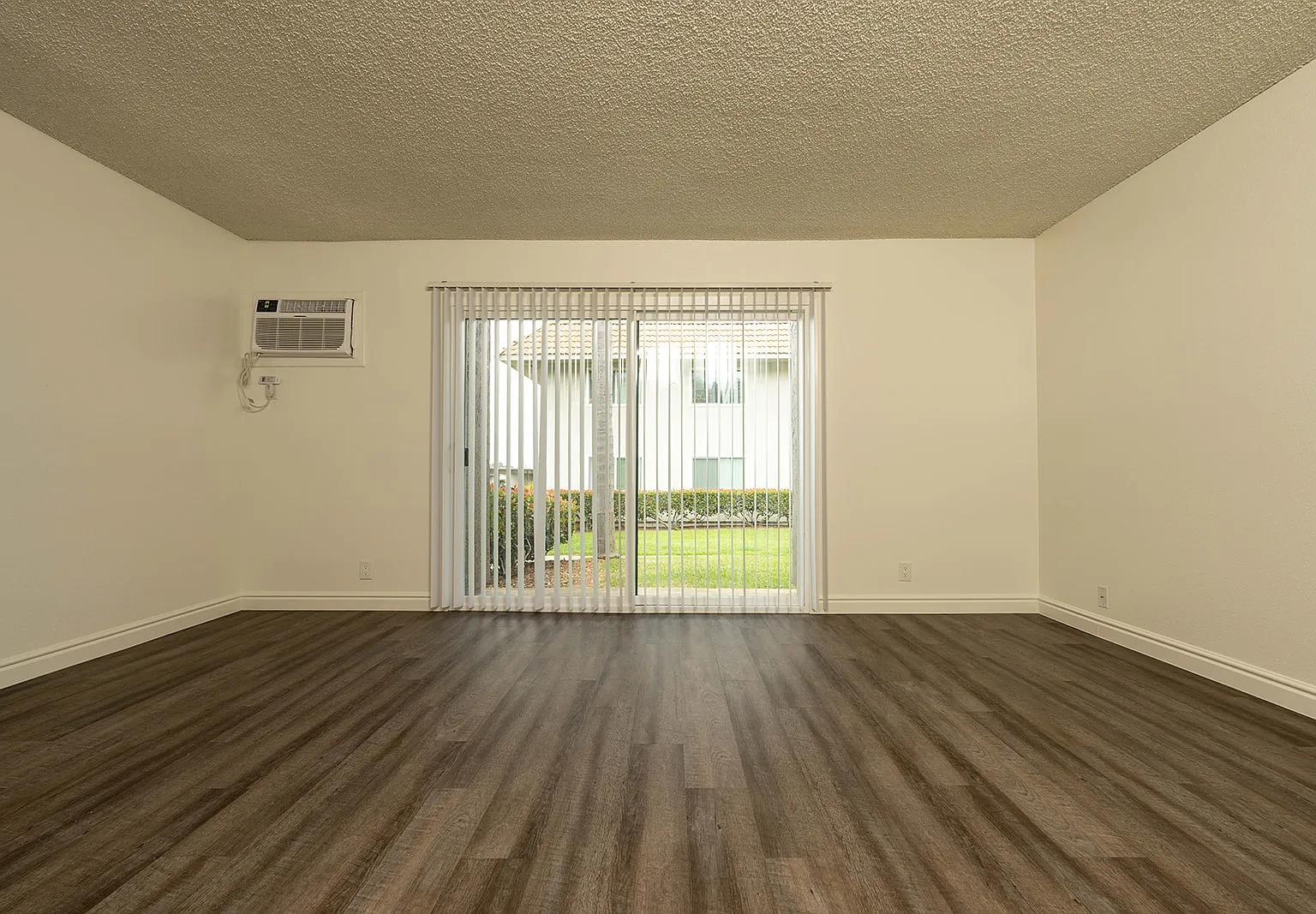 2 bed, 1100 sqft, $2,645 — Photo 4