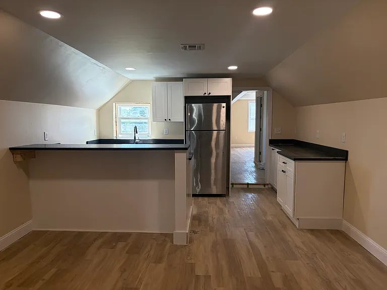 56 West St — Photo 2