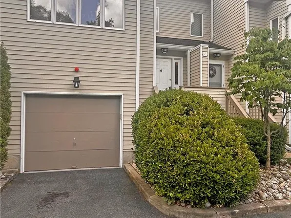 52 Village Green, Bardonia, NY 10954