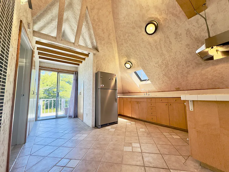 1939 Stuart St #4 — Photo 8
