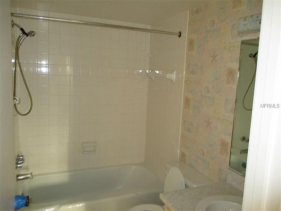 4th image of 1100 E Bay Dr APT 32
