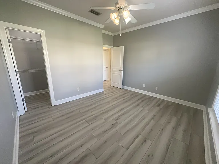 3650 Victoria Dr — Photo 25