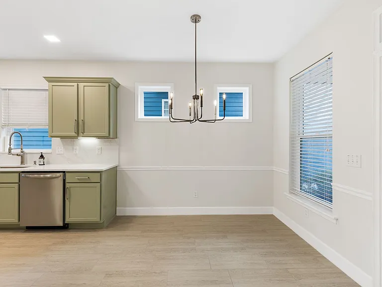 5005 NW 11th Pl — Photo 9