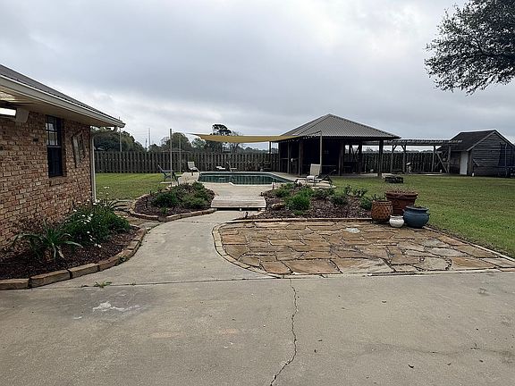 3rd image of 1138 Perchville Rd