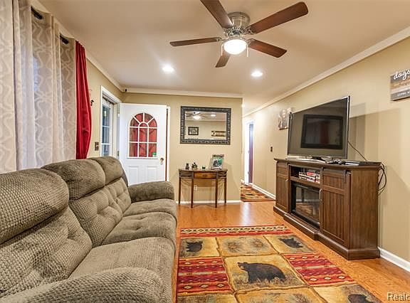 3rd image of 4611 Webberdale Dr