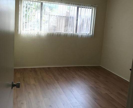 4th image of 5833 Willoughby Ave APT 2