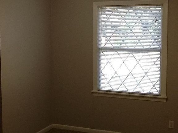 4th image of 3625 Cecil Dr