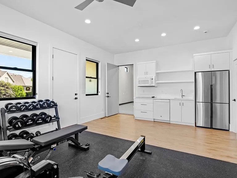 2883 W Parkside Dr — Photo 2