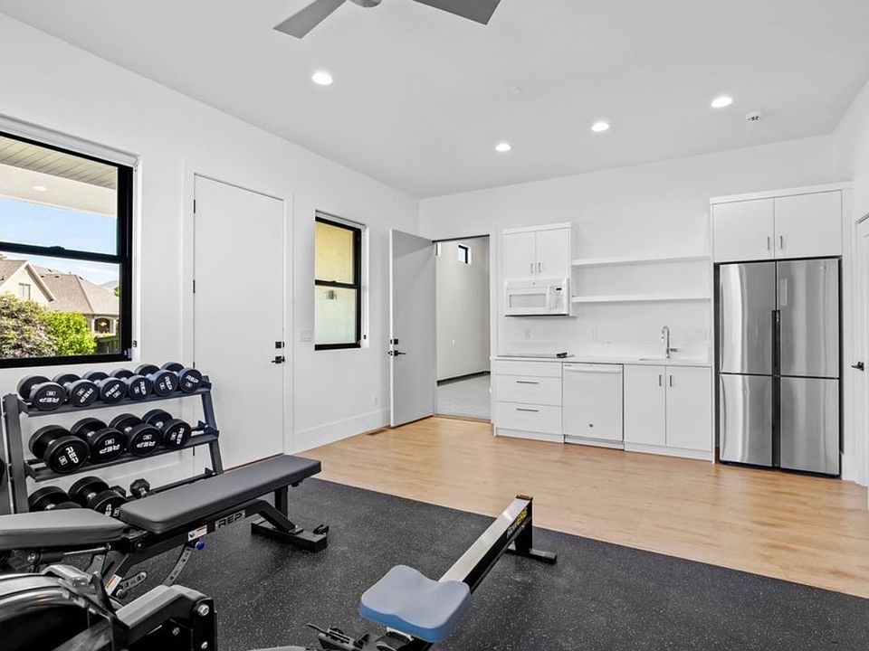 2nd image of 2883 W Parkside Dr