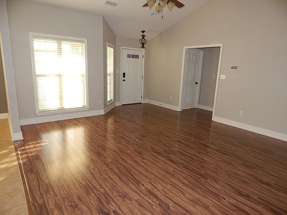 3rd image of 2733 Timbercreek Trl