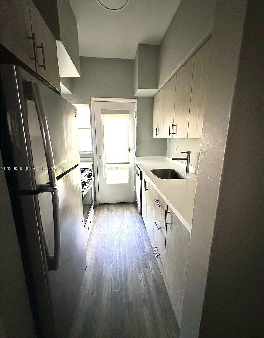 710 Meridian Ave — Photo 4