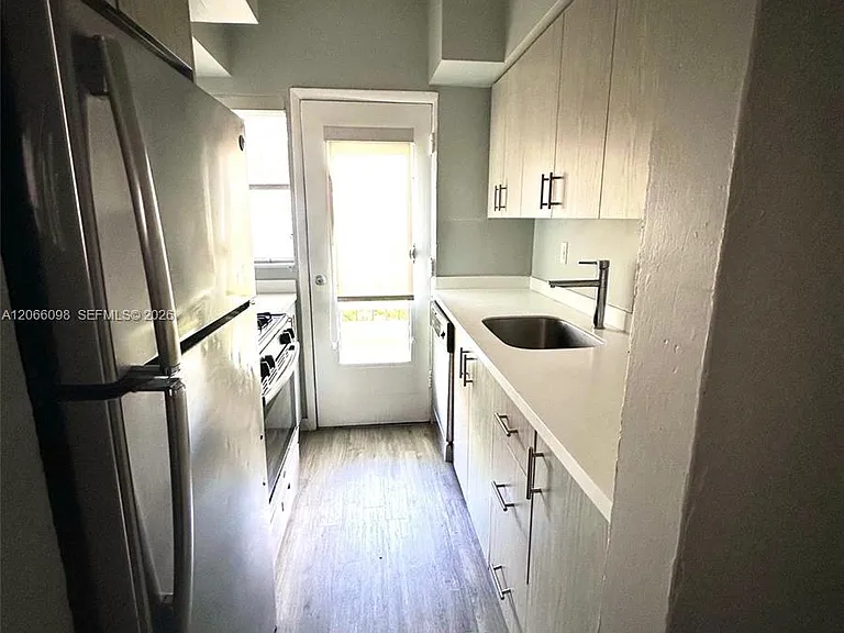 710 Meridian Ave #10 — Photo 4