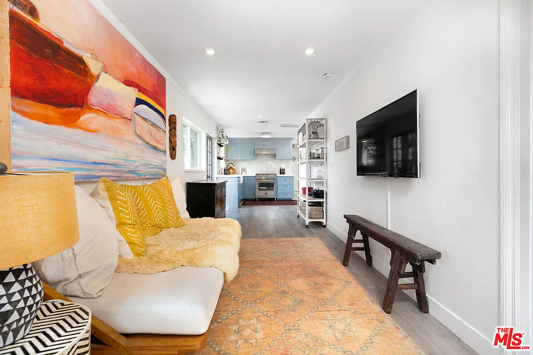 2 bed, 1.0 bath, 751 sqft, $5,900 — Photo 3