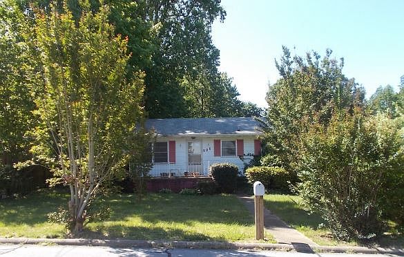 1st image of 606 E Morehead St