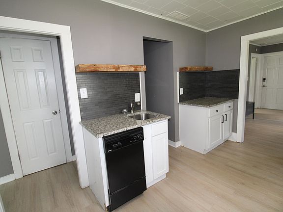 3rd image of 2724 College Ave