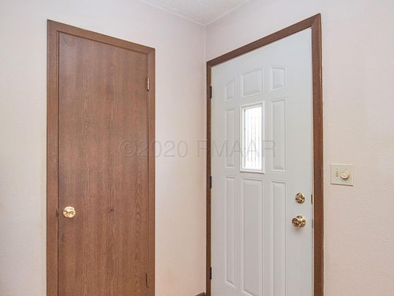 5th image of 511 3rd Ave NW