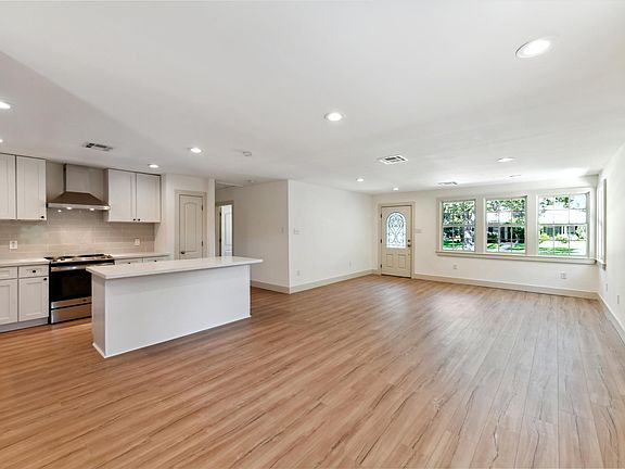 2nd image of 5613 Charlotte Dr