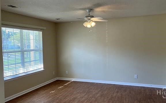 5th image of 685 Rushing St