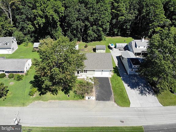 3rd image of 135 Tulip Dr