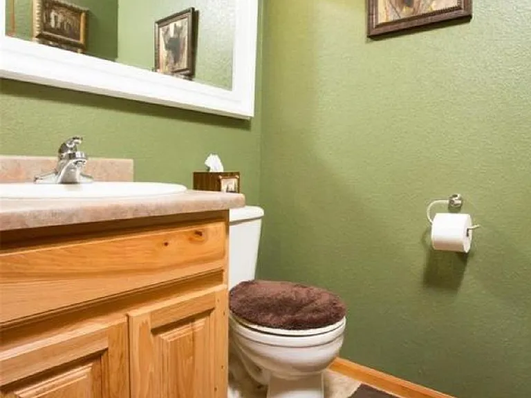 Powder room - upstairs