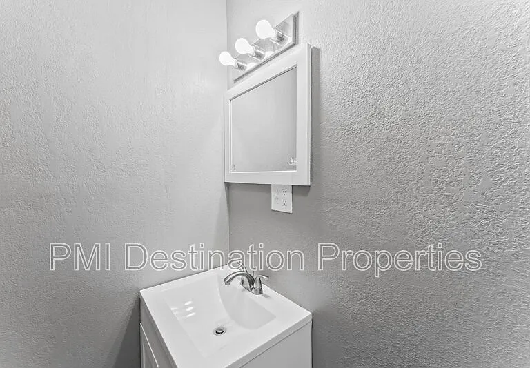 915 E Hayward Ave — Photo 14