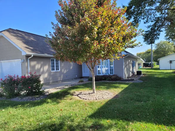 836 N Deneen St, Staunton, IL 62088
