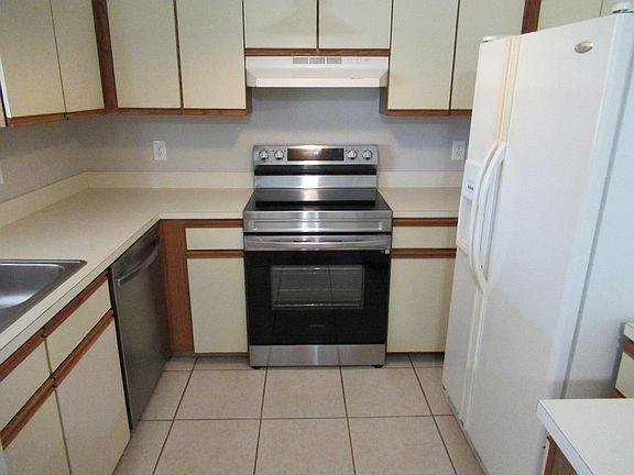 3rd image of 905 Palo Alto St SE
