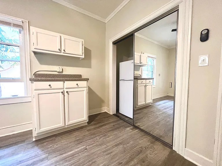 3441 W 2nd St — Photo 3