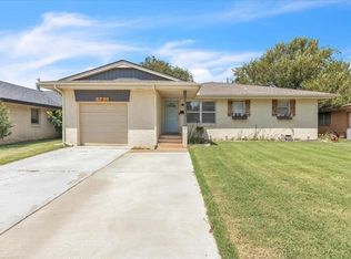 121 Elwood Dr, Edmond, OK 73013