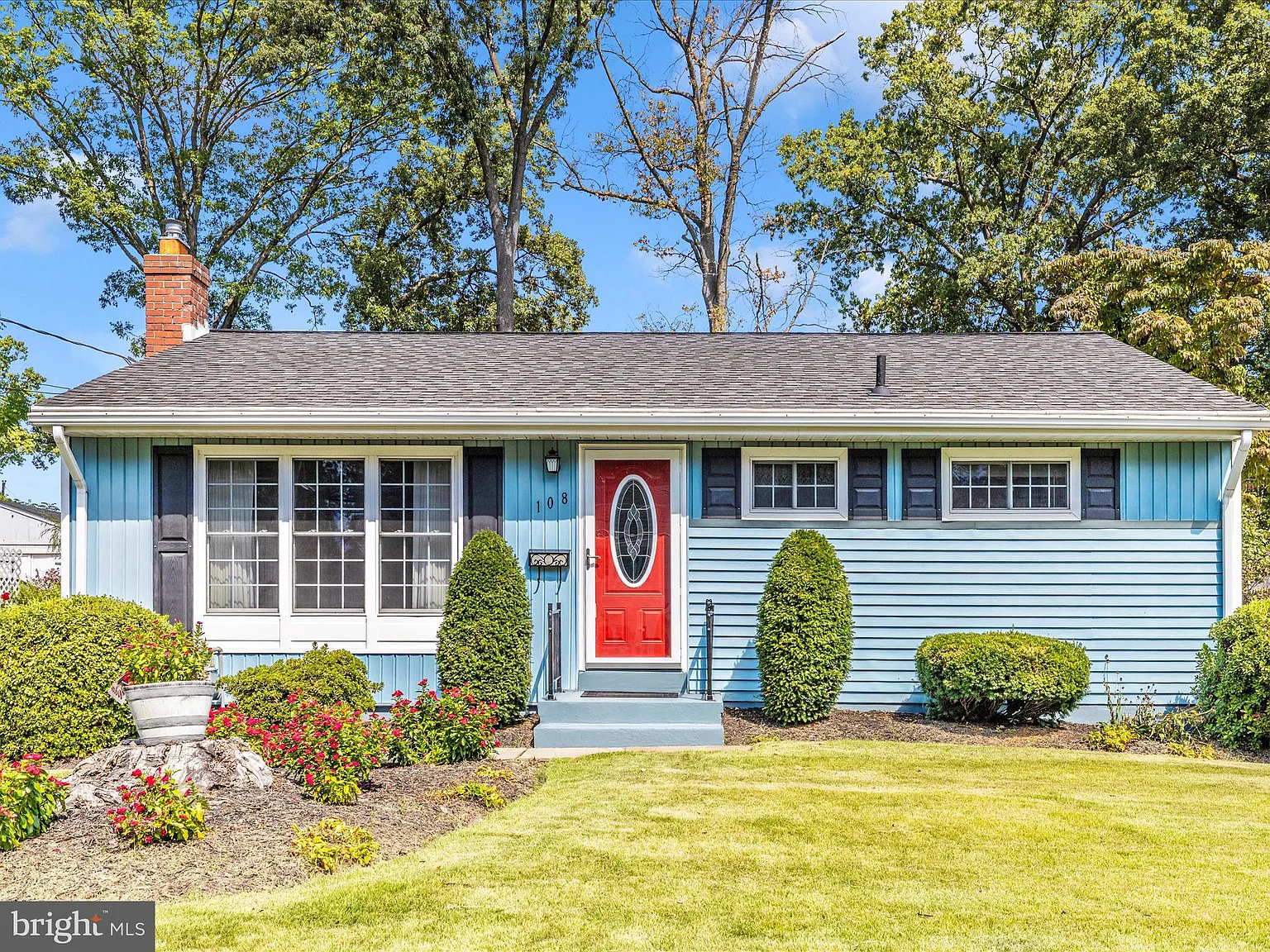 108 Hutton St photo 1