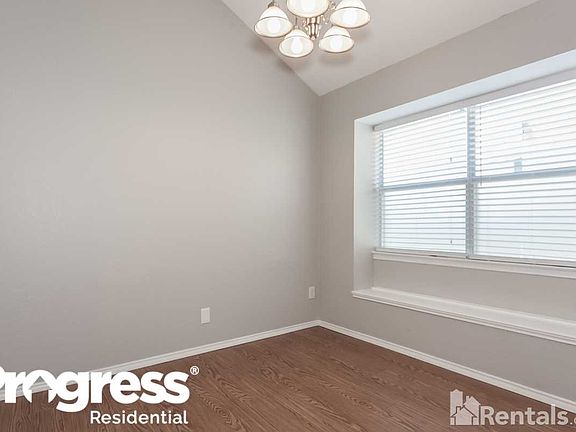 5th image of 440 Orchard Hill Dr